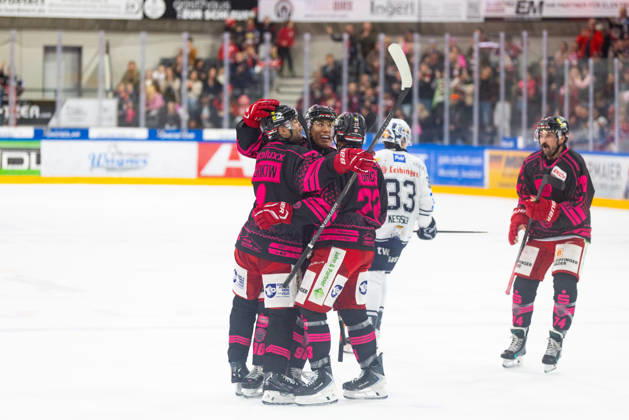 DEL2 Matchday 9 ice hockey game between EV Landshut and the Ravensburg Towerstars on October 16, 2026, at the VR Bank Landshut Arena in Landshut, Germany. EV Landshut celebrates a goal during the DEL2 Matchday 9 ice hockey game between EV Landshut and the Ravensburg Towerstars on October 16, 2026, at the VR Bank Landshut Arena in Landshut, Germany. Copyright: xBEAUTIFULxSPORTS Bosnjakovicx
