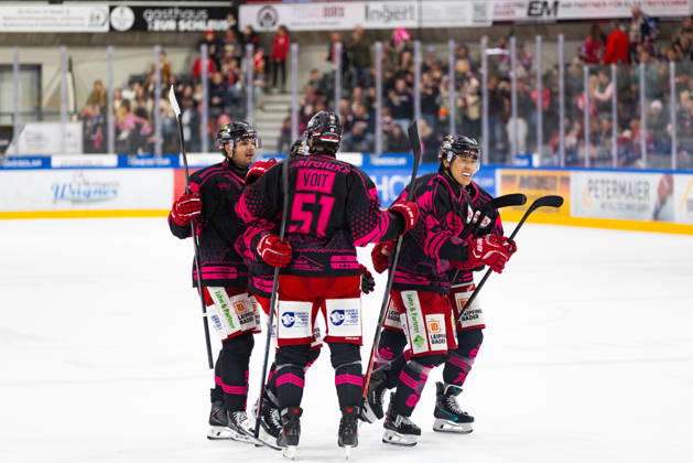 DEL2 Matchday 9 ice hockey game between EV Landshut and the Ravensburg Towerstars on October 16, 2026, at the VR Bank Landshut Arena in Landshut, Germany. EV Landshut celebrates a goal during the DEL2 Matchday 9 ice hockey game between EV Landshut and the Ravensburg Towerstars on October 16, 2026, at the VR Bank Landshut Arena in Landshut, Germany. Copyright: xBEAUTIFULxSPORTS Bosnjakovicx