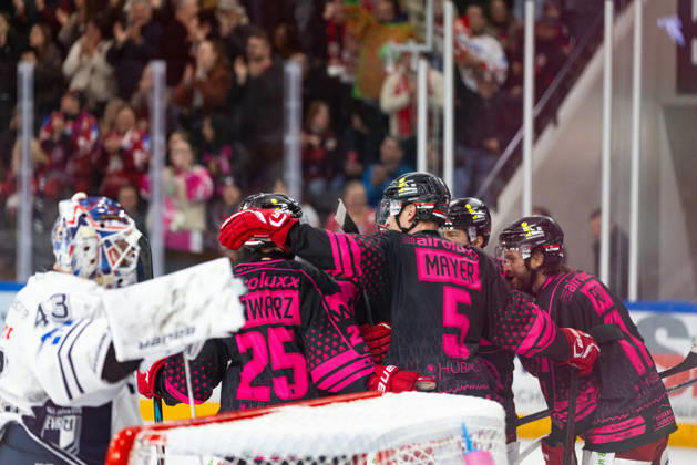 DEL2 Matchday 9 ice hockey game between EV Landshut and the Ravensburg Towerstars on October 16, 2026, at the VR Bank Landshut Arena in Landshut, Germany. EV Landshut celebrates a goal during the DEL2 Matchday 9 ice hockey game between EV Landshut and the Ravensburg Towerstars on October 16, 2026, at the VR Bank Landshut Arena in Landshut, Germany. Copyright: xBEAUTIFULxSPORTS Bosnjakovicx