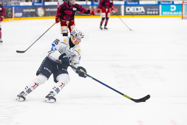 DEL2 Matchday 9 ice hockey game between EV Landshut and the Ravensburg Towerstars on October 16, 2026, at the VR Bank Landshut Arena in Landshut, Germany: Niclas Hempel of the Ravensburg Towerstars, age 96, seen during the DEL2 Matchday 9 ice hockey game between EV Landshut and the Ravensburg Towerstars on October 16, 2026, at the VR Bank Landshut Arena in Landshut, Germany Copyright: xBEAUTIFULxSPORTS Bosnjakovicx