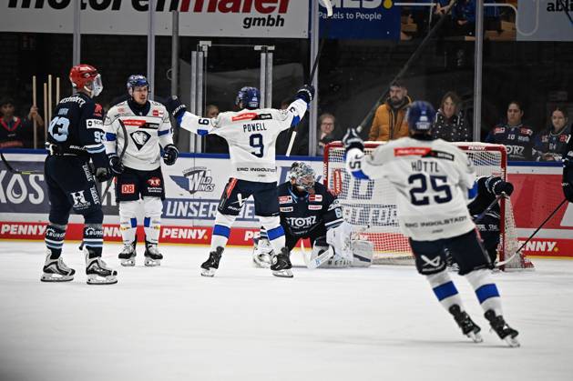 Celebration, from left to right: Alex Breton (ERC Ingolstadt 75) and Myles Powell (ERC Ingolstadt 9). Schwenninger Wild Wings vs. ERC Ingolstadt, DEL, Regular Season, Matchday 8, 2026–2027 Season, October 16, 2026: Schwenninger Wild Wings vs. ERC Ingolstadt, DEL, regular season, Matchday 8, 2026–2027 season, October 16, 2026, Schwenningen Copyright: xEibner-Pressefoto SvenxLaeglerx EP_SVL
