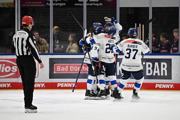 Celebration for Alex Breton, ERC Ingolstadt 75; Myles Powell, ERC Ingolstadt 9; Riley Barber, ERC Ingolstadt 37; Myles Powell, ERC Ingolstadt 9; Schwenninger Wild Wings vs. ERC Ingolstadt, DEL, Regular Season, Matchday 8, 2026–2027 Season, 20261016 Schwenninger Wild Wings vs. ERC Ingolstadt, DEL, Regular Season, Matchday 8, 2026–2027 Season, October 16, 2026, Schwenningen Copyright: xEibner-Pressefoto SvenxLaeglerx EP_SVL