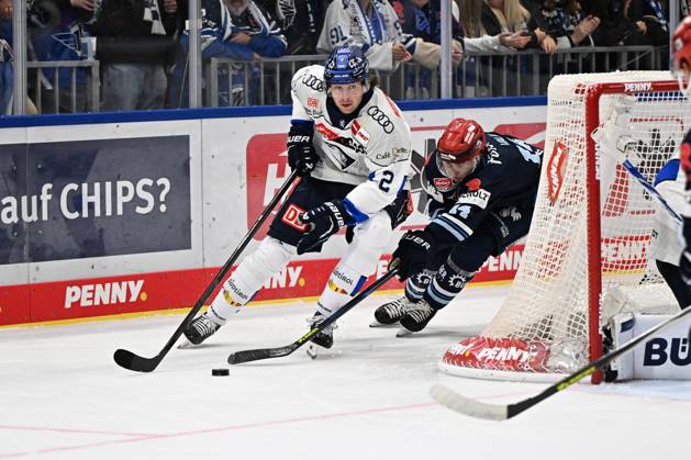 From left to right: Sam Ruopp (ERC Ingolstadt) 2, Curtis Valk (Schwenninger Wild Wings) 14. Schwenninger Wild Wings vs. ERC Ingolstadt, DEL, Regular Season, Matchday 8, 2026–2027 Season, October 16, 2026: Schwenninger Wild Wings vs. ERC Ingolstadt, DEL, Regular Season, Matchday 8, 2026–2027 Season, October 16, 2026, Schwenningen Copyright: xEibner-Pressefoto SvenxLaeglerx EP_SVL