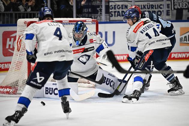 Jonas Stettmer of ERC Ingolstadt 1 stops a shot by the Schwenninger Wild Wings against ERC Ingolstadt, DEL, Regular Season, Matchday 8, 2026–2027 Season, October 16, 2026: Schwenninger Wild Wings vs. ERC Ingolstadt, DEL, Regular Season, Matchday 8, 2026–2027 Season, October 16, 2026, Schwenningen Copyright: xEibner-Pressefoto SvenxLaeglerx EP_SVL