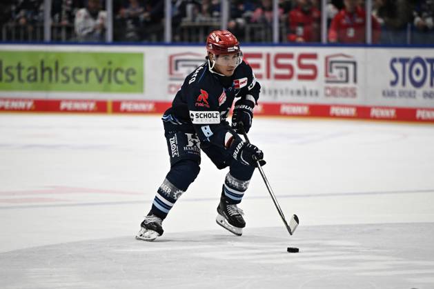 Austin Ortega Schwenninger Wild Wings 8 Schwenninger Wild Wings vs. ERC Ingolstadt, DEL, Regular Season, Matchday 8, 2026–2027 Season, October 16, 2026 Schwenninger Wild Wings vs. ERC Ingolstadt, DEL, Regular Season, Matchday 8, 2026–2027 Season, October 16, 2026 Schwenningen Copyright: xEibner-Pressefoto SvenxLaeglerx EP_SVL