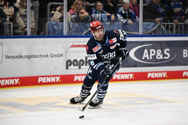 Eric Cornel Schwenninger Wild Wings 18 Schwenninger Wild Wings vs. ERC Ingolstadt, DEL, Regular Season, Matchday 8, 2026–2027 Season, October 16, 2026: Schwenninger Wild Wings vs. ERC Ingolstadt, DEL, Regular Season, Matchday 8, 2026–2027 Season, October 16, 2026, Schwenningen Copyright: xEibner-Pressefoto SvenxLaeglerx EP_SVL