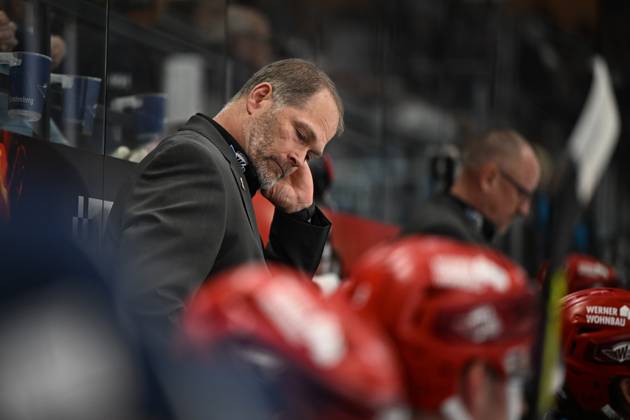 Steve Walker, Head Coach of the Schwenninger Wild Wings, is disappointed and frustrated; Schwenninger Wild Wings vs. ERC Ingolstadt, DEL, Regular Season, Matchday 8, 2026–2027 Season, October 16, 2026: Schwenninger Wild Wings vs. ERC Ingolstadt, DEL, Regular Season, Matchday 8, 2026–2027 Season, October 16, 2026, Schwenningen Copyright: xEibner-Pressefoto SvenxLaeglerx EP_SVL