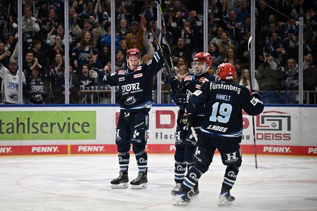 Celebration for Philip Feist, Schwenninger Wild Wings 9: Schwenninger Wild Wings vs. ERC Ingolstadt, DEL, Regular Season, Matchday 8, 2026–2027 Season, October 16, 2026: Schwenninger Wild Wings vs. ERC Ingolstadt, DEL, Regular Season, Matchday 8, 2026–2027 Season, October 16, 2026, Schwenningen Copyright: xEibner-Pressefoto SvenxLaeglerx EP_SVL