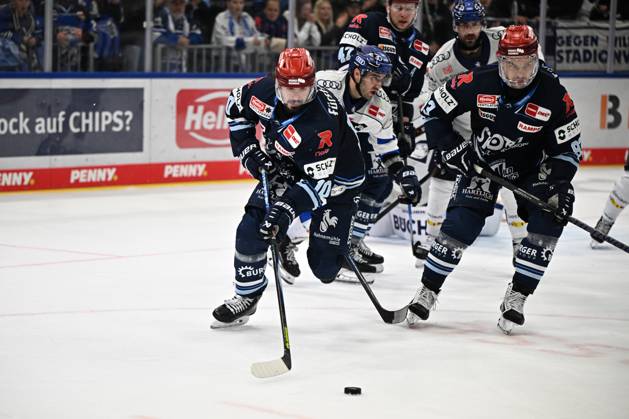 Mirko Hoefflin, Schwenninger Wild Wings 10, Schwenninger Wild Wings vs. ERC Ingolstadt, DEL, Regular Season, Matchday 8, 2026–2027 Season, October 16, 2026: Schwenninger Wild Wings vs. ERC Ingolstadt, DEL, Regular Season, Matchday 8, 2026–2027 Season, October 16, 2026, Schwenningen Copyright: xEibner-Pressefoto SvenxLaeglerx EP_SVL
