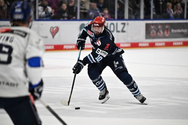 Mirko Hoefflin, Schwenninger Wild Wings 10, Schwenninger Wild Wings vs. ERC Ingolstadt, DEL, Regular Season, Matchday 8, 2026–2027 Season, October 16, 2026: Schwenninger Wild Wings vs. ERC Ingolstadt, DEL, Regular Season, Matchday 8, 2026–2027 Season, October 16, 2026, Schwenningen Copyright: xEibner-Pressefoto SvenxLaeglerx EP_SVL
