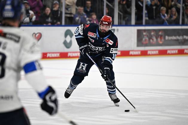 Mirko Hoefflin, Schwenninger Wild Wings 10, Schwenninger Wild Wings vs. ERC Ingolstadt, DEL, Regular Season, Matchday 8, 2026–2027 Season, October 16, 2026: Schwenninger Wild Wings vs. ERC Ingolstadt, DEL, Regular Season, Matchday 8, 2026–2027 Season, October 16, 2026, Schwenningen Copyright: xEibner-Pressefoto SvenxLaeglerx EP_SVL