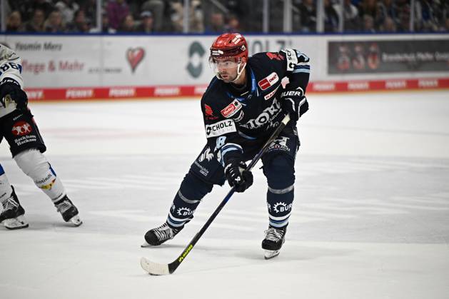 Eric Cornel Schwenninger Wild Wings 18 Schwenninger Wild Wings vs. ERC Ingolstadt, DEL, Regular Season, Matchday 8, 2026–2027 Season, October 16, 2026: Schwenninger Wild Wings vs. ERC Ingolstadt, DEL, Regular Season, Matchday 8, 2026–2027 Season, October 16, 2026, Schwenningen Copyright: xEibner-Pressefoto SvenxLaeglerx EP_SVL