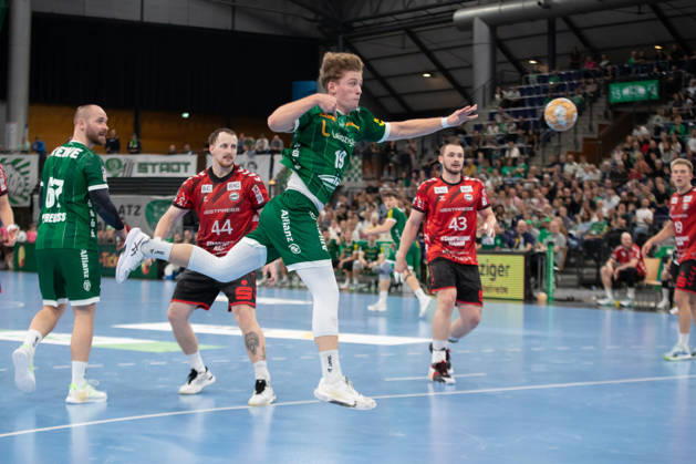 Handball, HBL2: SC DHfK Leipzig vs. ASV Hamm Westfalen, October 16, 2026; Finn Schroven 19; SC DHfK Leipzig throws the ball; Handball, 2nd Bundesliga, 2026–2027 season, Matchday 8: SC DHfK Leipzig vs. ASV Hamm Westfalen on October 16, 2026, at the Quarterback Immobilien Arena Leipzig Copyright: xBEAUTIFULxSPORTS JanxKaeferx