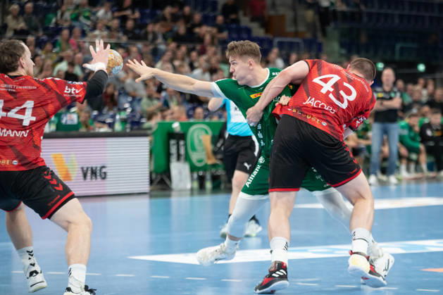 Handball, HBL2: SC DHfK Leipzig vs. ASV Hamm Westfalen, October 16, 2026; Fritz Leon Haake 6; SC DHfK Leipzig with a pass; Handball, 2nd Bundesliga, 2026–2027 season, Matchday 8: SC DHfK Leipzig vs. ASV Hamm Westfalen on October 16, 2026, at the Quarterback Immobilien Arena Leipzig Copyright: xBEAUTIFULxSPORTS JanxKaeferx