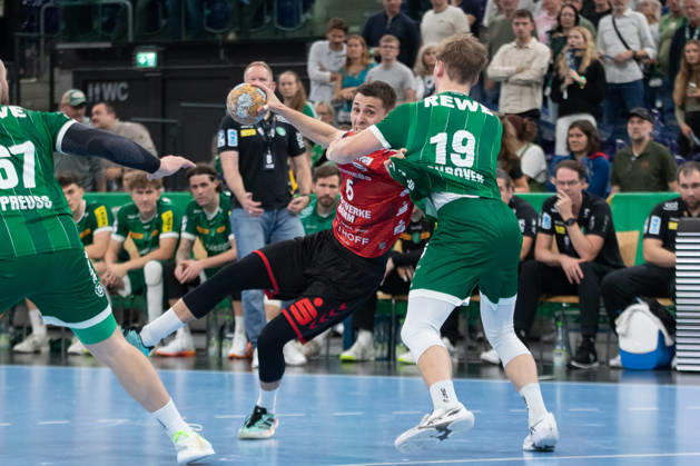 Handball, HBL2: SC DHfK Leipzig vs. ASV Hamm Westfalen, October 16, 2026; Aleksandar Capric 6; ASV Hamm Westfalen must prevail against Finn Schroven 19 and SC DHfK Leipzig. Handball, 2nd Bundesliga, 2026–2027 season, Matchday 8: SC DHfK Leipzig vs. ASV Hamm Westfalen on October 16, 2026, at the Quarterback Immobilien Arena Leipzig Copyright: xBEAUTIFULxSPORTS JanxKaeferx