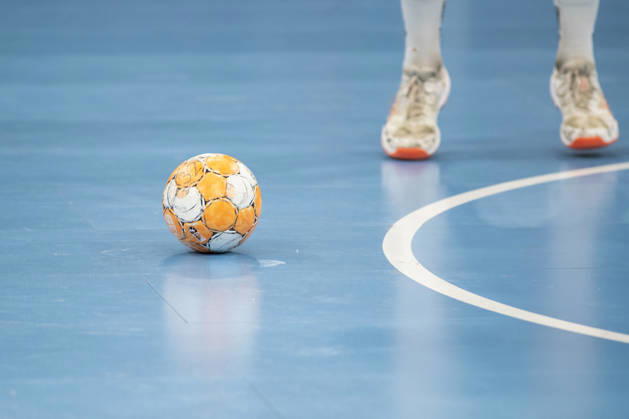 Handball, HBL2 SC DHfK Leipzig vs. ASV Hamm Westfalen, October 16, 2026. A ball lies on the blue court next to a line and a player’s feet. Stock photo, feature, handball. Handball, 2nd Bundesliga, 2026–2027 season, Matchday 8: SC DHfK Leipzig vs. ASV Hamm Westfalen on October 16, 2026, at the Quarterback Immobilien Arena Leipzig Copyright: xBEAUTIFULxSPORTS JanxKaeferx