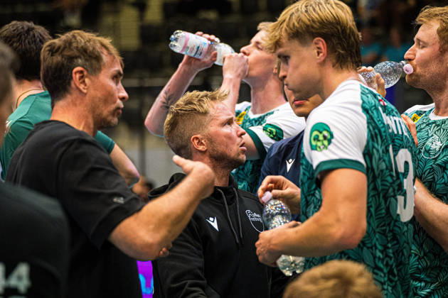 Men s Volleyball I 2026–2027 Season 2026 League Cup Quarterfinals VfB Friedrichshafen vs. FT1844 Freiburg October 16, 2026 Jakob Schönhagen, Coach, FT1844 Freiburg speaks with the team during the timeout Copyright: xLobeca Bjorn-OlexKehmx