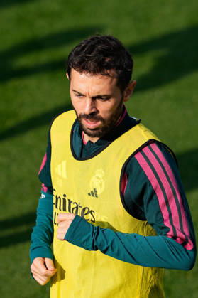 October 17, 2026, Valdebebas, Madrid, Spain: Bernardo Silva during the training day of Real Madrid ahead the Spanish League, LaLiga EA Sports, football match against Sevilla FC at Ciudad Deportiva Real Madrid on October 17, 2026, in Valdebebas, Madrid, Spain. Real Madrid Training And press conference, PK, Pressekonferenz - LaLiga Ea Sports  - ZUMAa181 20261017_zaa_a181_041 Copyright: xDennisxAgyemanx