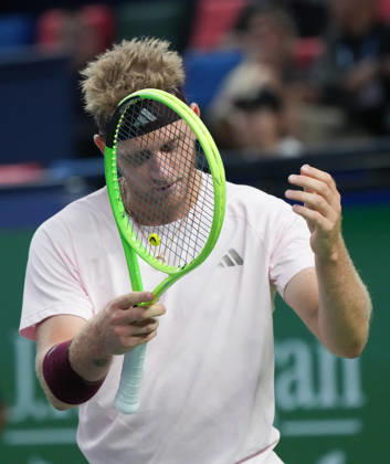 (261017) -- SHANGHAI, Oct. 17, 2026 -- Alejandro Davidovich Fokina reacts during the men s singles semifinal between Alexander Zverev of Germany and Alejandro Davidovich Fokina of Spain at the 2026 ATP, Tennis Herren tour Shanghai Masters tennis tournament in Shanghai, China, Oct. 17, 2026. ) (SP)CHINA-SHANGHAI-TENNIS-SHANGHAI MASTERS-MEN S SINGLES (CN) DingxTing 