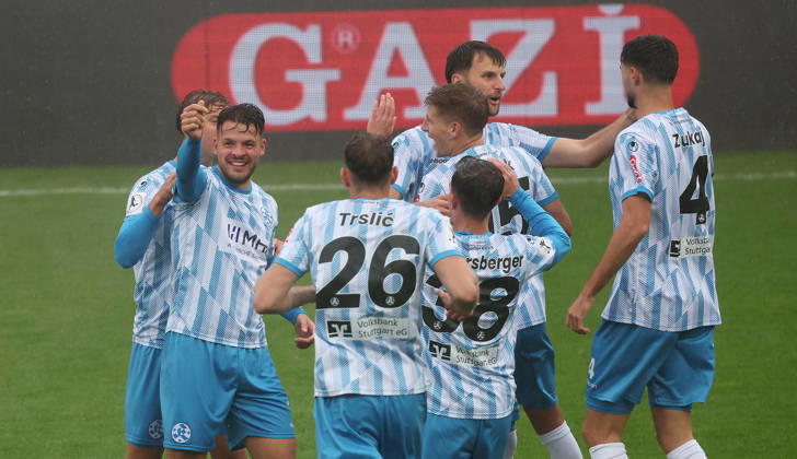 Stuttgart Soccer, Regionalliga Southwest; Stuttgarter Kickers vs. TSV Steinbach Haiger; Kickers celebrating; Yannick Glessing on the left