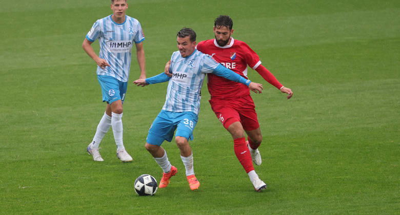 Stuttgart Soccer, Regionalliga Southwest; Stuttgarter Kickers vs. TSV Steinbach Haiger; from left: Christian Mauersberger (Kickers), Deniz Bindemann (Steinbach)