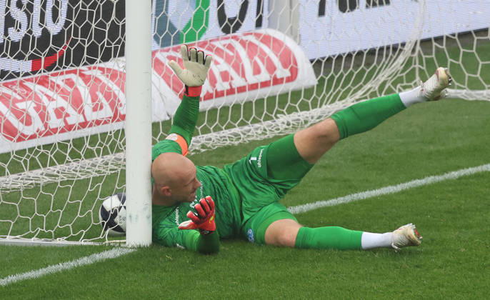 Stuttgart Soccer, Regionalliga Southwest; Stuttgarter Kickers vs. TSV Steinbach Haiger; Felix Dornebusch of the Kickers after scoring the goal to tie the game at 1-1