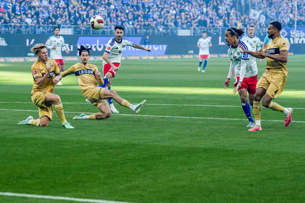 Germany Soccer Bundesliga 2026–27, Matchday 6: Hamburger SV (HSV) vs. VfB Stuttgart at Volkspark Stadium, Hamburg; Fabio Vieira (Hamburger SV), 20; Finn Jeltsch (VfB Stuttgart), 29; Atakan Karazor (VfB Stuttgart), 16 Copyright: xStefanxTrochax