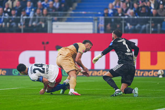 Nicolas Capaldo, Hamburger SV, 24, Ermedin Demirovic, VfB Stuttgart, 09 GER, Hamburger SV vs. VfB Stuttgart, Soccer, Bundesliga 1, Matchday 06, 2026–2027 Season, October 17, 2026 DFL regulations prohibit any use of photographs as image sequences and or quasi-video GER, Hamburger SV vs. VfB Stuttgart, soccer, 1st Bundesliga, Matchday 6, 2026–2027 season, October 17, 2026, Hamburg Copyright: xEibner-Pressefoto MarcelxvonxFehrnx EP_MFN