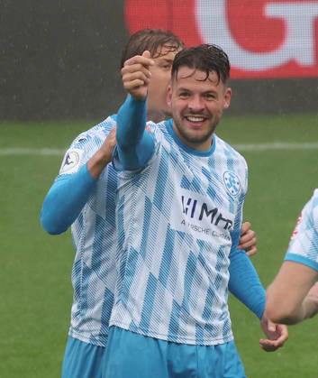 Stuttgart Soccer, Regionalliga Southwest, Stuttgarter Kickers vs. TSV Steinbach Haiger, Kickers Celebrate, Yannick Glessing