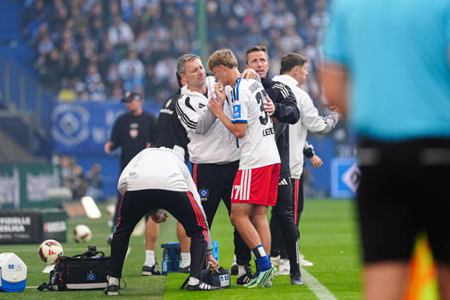 Injury: Louis Lemke, Hamburger SV, 37 GER, Hamburger SV vs. VfB Stuttgart, Soccer, Bundesliga 1, Matchday 06, 2026–2027 Season, October 17, 2026 DFL regulations prohibit any use of photographs as image sequences and or quasi-video GER, Hamburger SV vs. VfB Stuttgart, soccer, Bundesliga 1, Matchday 6, 2026–2027 season, October 17, 2026, Hamburg Copyright: xEibner-Pressefoto MarcelxvonxFehrnx EP_MFN