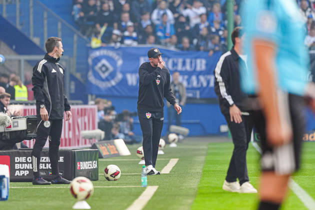 Sebastian Höneß, VfB Stuttgart, Coach (GER), Hamburger SV vs. VfB Stuttgart, Soccer, Bundesliga 1, Matchday 6, 2026–2027 Season, October 17, 2026 DFL regulations prohibit any use of photographs as image sequences and or quasi-video GER, Hamburger SV vs. VfB Stuttgart, soccer, Bundesliga 1, Matchday 6, 2026–2027 Season, October 17, 2026, Hamburg Copyright: xEibner-Pressefoto MarcelxvonxFehrnx EP_MFN