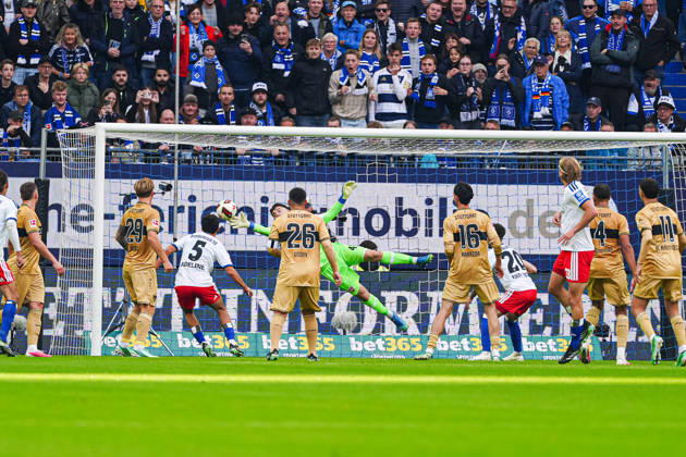 Dennis Siemen (VfB Stuttgart), 41, saves a shot on goal by Fabio Vieira (Hamburger SV), 20 (GER), Hamburger SV vs. VfB Stuttgart, soccer, Bundesliga 1, Matchday 06, 2026–2027 season, October 17, 2026 DFL regulations prohibit any use of photographs as image sequences and or quasi-video GER, Hamburger SV vs. VfB Stuttgart, soccer, 1st Bundesliga, Matchday 06, 2026–2027 Season, October 17, 2026, Hamburg Copyright: xEibner-Pressefoto MarcelxvonxFehrnx EP_MFN