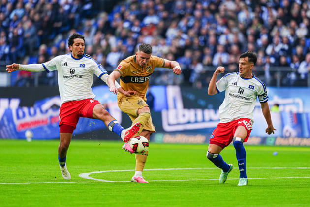 Bilal Nadir, Hamburger SV, 04; Ermedin Demirovic, VfB Stuttgart, 09; Nicolas Capaldo, Hamburger SV, 24 GER; Hamburger SV vs. VfB Stuttgart, soccer, Bundesliga 1, Matchday 06, 2026–2027 season, October 17, 2026 DFL regulations prohibit any use of photographs as image sequences and or quasi-video GER, Hamburger SV vs. VfB Stuttgart, soccer, 1. Bundesliga, Matchday 6, 2026–2027 season, October 17, 2026, Hamburg Copyright: xEibner-Pressefoto MarcelxvonxFehrnx EP_MFN