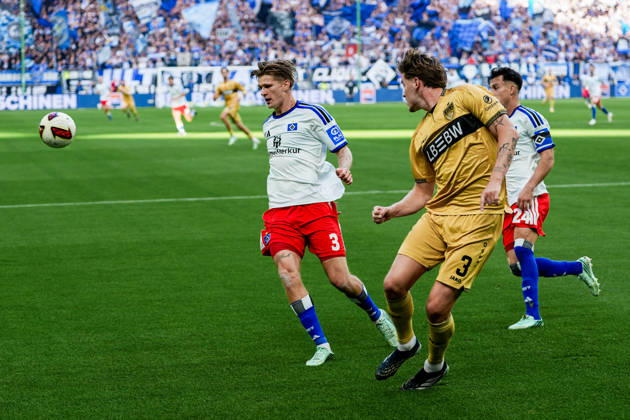 Germany Soccer Bundesliga 2026-27, Matchday 6: Hamburger SV (HSV) vs. VfB Stuttgart at Volkspark Stadium, Hamburg; David Moeller Wolfe (Hamburger SV), 3; Ramon Hendriks (VfB Stuttgart), 3 Copyright: xStefanxTrochax