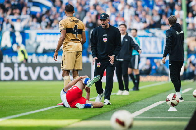 1 Bundesliga: Hamburger SV vs. VfB Stuttgart, October 17, 2026. Sebastian Hoeneß, coach of VfB Stuttgart, is all about soccer, 1 Bundesliga, Matchday 6: Hamburger SV vs. VfB Stuttgart on October 17, 2026, at the Volksparkstadion in Hamburg. DFL regulations prohibit any use of photographs as image sequences and or quasi-video. Copyright: xBEAUTIFULxSPORTS Tonhäuserx
