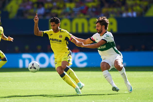 Ayoze Pérez of Villarreal CF and Víctor Chust of Elche CF during the LaLiga EA Sports match between Villarreal CF and Elche CF at Estadio de la Cerámica on October 17, 2026, in Villarreal, Spain