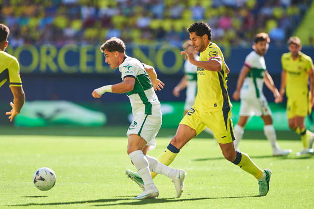 German Valera of Elche CF and Ayoze Pérez of Villarreal CF during the LaLiga EA Sports match between Villarreal CF and Elche CF at Estadio de la Cerámica on October 17, 2026, in Villarreal, Spain