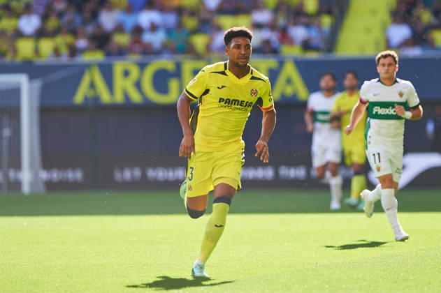 Alex Freeman of Villarreal CF during the LaLiga EA Sports match between Villarreal CF and Elche CF at Estadio de la Cerámica on October 17, 2026, in Villarreal, Spain
