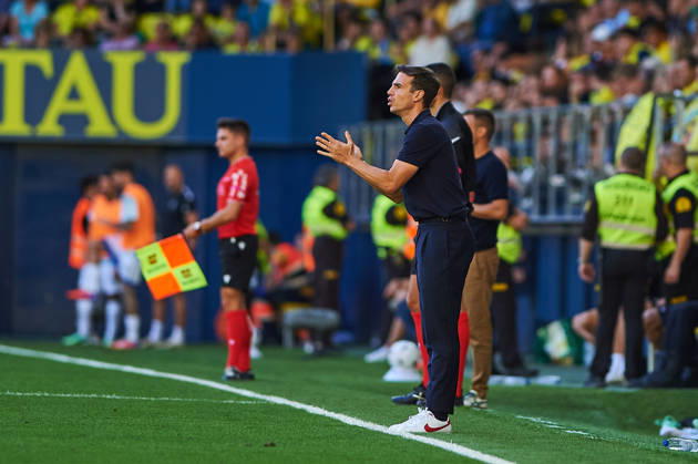 Head coach Inigo Perez of Villarreal CF during the LaLiga EA Sports match between Villarreal CF and Elche CF at Estadio de la Cerámica on October 17, 2026, in Villarreal, Spain