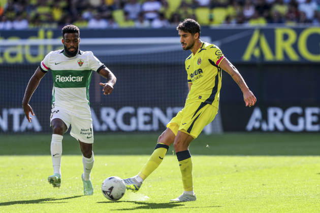 October 17, 2026, Villarreal, Castellon, SPAIN: Santi Comesana of Villarreal CF in action during the Spanish league, LaLiga EA Sports, football match played between Villarreal CF and Elche CF at La Ceramica stadium on October 17, 2026, in Villarreal, Spain. Villarreal SPAIN - ZUMAa181 20261017_zaa_a181_189 Copyright: xIvanxTerronx