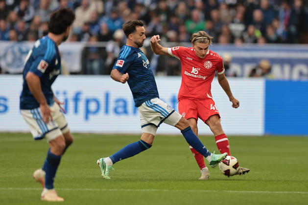 Kenan Karaman of FC Schalke 04 and Kacper Potulski of FSV Mainz 05 during the Bundesliga match in the 2026–27 season: FC Schalke 04 vs. FSV Mainz 05. Copyright Thomas Pakusch Copyright: Thomas Pakusch