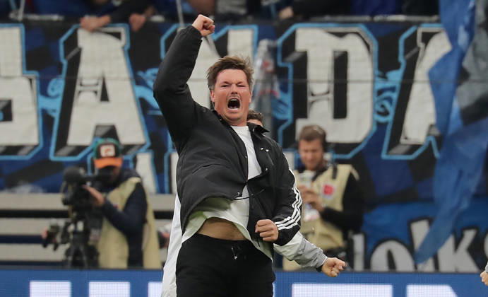 Coach Merlin Polzin of Hamburger SV celebrates after scoring the 1-0 goal. Soccer, Men s, 2026–2027 season, 1st Division, Volksparkstadion, Hamburger SV vs. VfB Stuttgart, 1–0. DFL regulations prohibit any use of photographs as image sequences and or quasi-video.