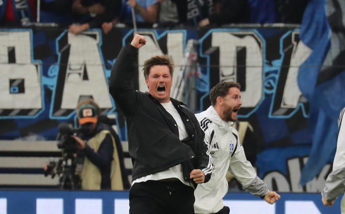 Coach Merlin Polzin of Hamburger SV celebrates after scoring the 1-0 goal. Soccer, Men s, 2026–2027 season, 1st Division, Volksparkstadion, Hamburger SV vs. VfB Stuttgart, 1–0. DFL regulations prohibit any use of photographs as image sequences and or quasi-video.