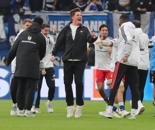 Coach Merlin Polzin of Hamburger SV celebrates after the 1–0 victory. Soccer, Men s, 2026–2027 season, 1st Division, Volksparkstadion, Hamburger SV vs. VfB Stuttgart, 1–0 DFL REGULATIONS PROHIBIT ANY USE OF PHOTOGRAPHS AS IMAGE SEQUENCES AND OR QUASI-VIDEO