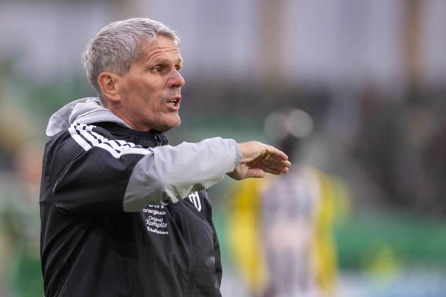 SOCCER - BL, A.Lustenau vs LASK LUSTENAU,AUSTRIA,17.OCT.26 - SOCCER - ADMIRAL Bundesliga, SC Austria Lustenau vs Linzer ASK. Image shows head coach Dietmar Kuehbauer (LASK).  GEPAxpictures xOliverxLerch