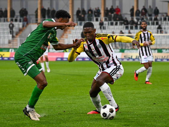 SOCCER - BL, A.Lustenau vs LASK LUSTENAU,AUSTRIA,17.OCT.26 - SOCCER - ADMIRAL Bundesliga, SC Austria Lustenau vs Linzer ASK. Image shows Anilson Dourado Santiago (A.Lustenau) and Yvan Dibango (LASK).  GEPAxpictures xOliverxLerch