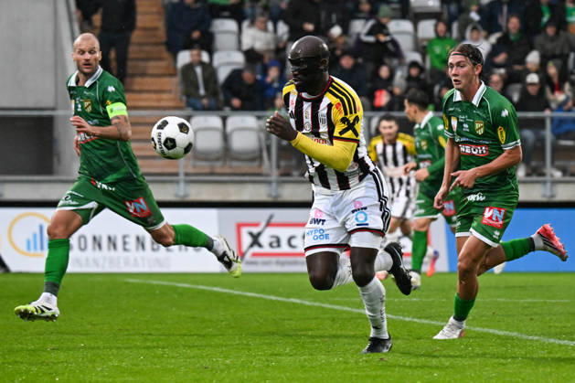 SOCCER - BL, A.Lustenau vs LASK LUSTENAU,AUSTRIA,17.OCT.26 - SOCCER - ADMIRAL Bundesliga, SC Austria Lustenau vs Linzer ASK. Image shows Matthias Maak (A.Lustenau), Samuel Adeniran (LASK) and Robin Voisine (A.Lustenau).  GEPAxpictures xOliverxLerch