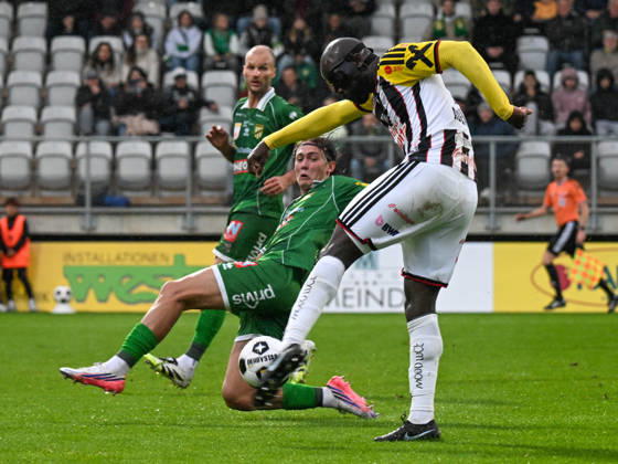 SOCCER - BL, A.Lustenau vs LASK LUSTENAU,AUSTRIA,17.OCT.26 - SOCCER - ADMIRAL Bundesliga, SC Austria Lustenau vs Linzer ASK. Image shows Robin Voisine (A.Lustenau) and Samuel Adeniran (LASK).  GEPAxpictures xOliverxLerch