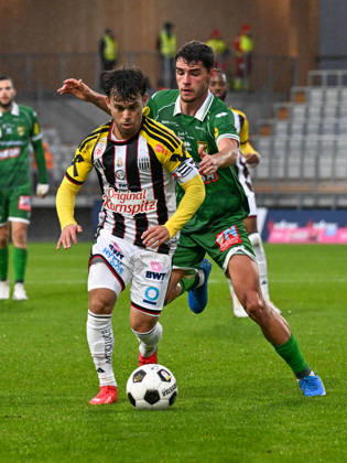 SOCCER - BL, A.Lustenau vs LASK LUSTENAU,AUSTRIA,17.OCT.26 - SOCCER - ADMIRAL Bundesliga, SC Austria Lustenau vs Linzer ASK. Image shows Sascha Horvath (LASK) and Dion Kacuri (A.Lustenau).  GEPAxpictures xOliverxLerch