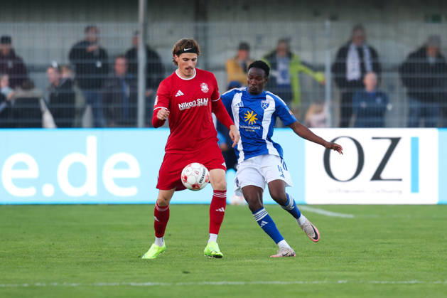 October 17, 2026, Soccer, Men s, Regionalliga Nord, Matchday 14, BSV Kickers Emden 1 FC Phönix Lübeck Michael Igwe (18) of BSV Kickers Emden in a tackle with Moritz Kretzer (14) of Phönix Lübeck